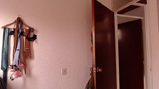 emily pearl  online show from 11/30/25, 09:52