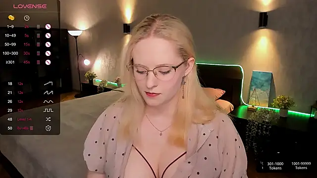 Aemilia  online show from 03/10/25, 08:48