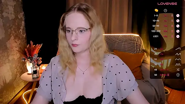 Aemilia  online show from 11/10/25, 08:35