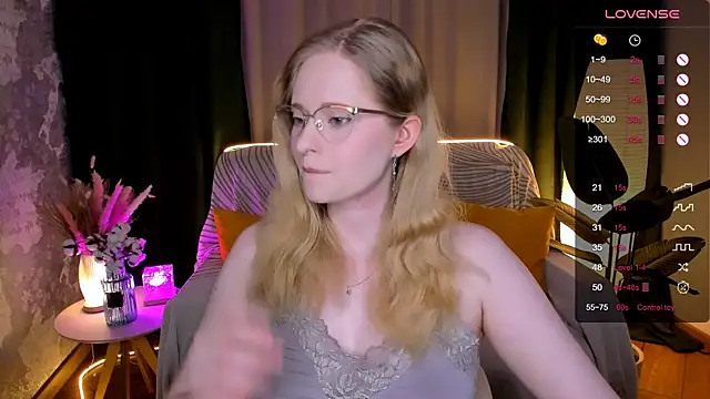 Aemilia  online show from 11/19/25, 08:25