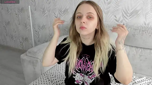 Alice Halle online show from 04/15/26, 10:11