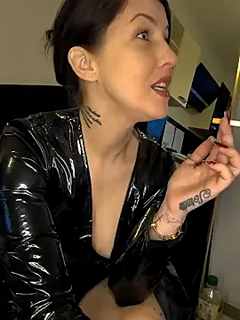 Linalicious online show from 12/26/24, 02:48