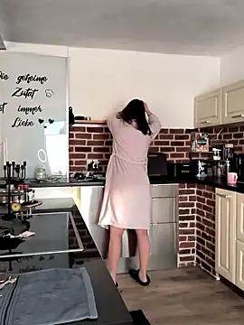 Linalicious online show from 03/20/25, 06:52