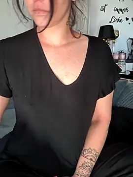 Linalicious online show from 04/22/26, 07:00