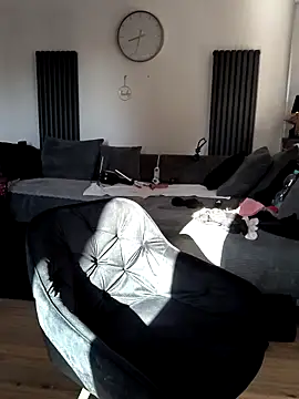 Linalicious online show from 04/27/26, 06:33