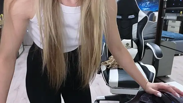 Strip-Lady online show from 12/17/25, 01:17