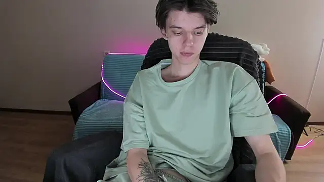 Snapshot of Liam_sexy1 chatting on 12/23/24, 01:24 Liam sexy1 online show from 12/23/24, 01:24