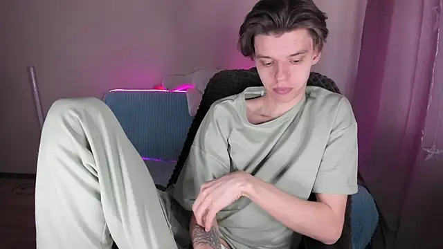 Snapshot of Liam_sexy1 chatting on 03/18/25, 01:20 Liam sexy1 online show from 03/18/25, 01:20