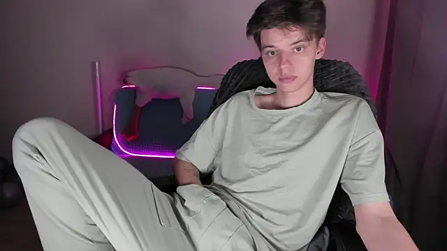 Snapshot of Liam_sexy1 chatting on 10/14/25, 02:18 Liam sexy1 online show from 10/14/25, 02:18