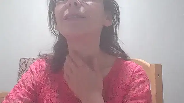 Snapshot of HollyJewel chatting on 12/20/24, 05:51 HollyJewel online show from 12/20/24, 05:51