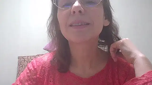 Snapshot of HollyJewel chatting on 01/03/25, 06:03 HollyJewel online show from 01/03/25, 06:03