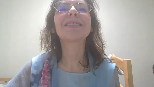 Snapshot of HollyJewel chatting on 01/21/25, 09:15 HollyJewel online show from 01/21/25, 09:15