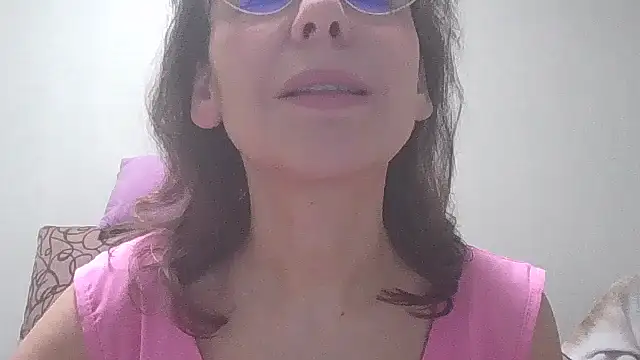 Snapshot of HollyJewel chatting on 02/04/25, 05:45 HollyJewel online show from 02/04/25, 05:45