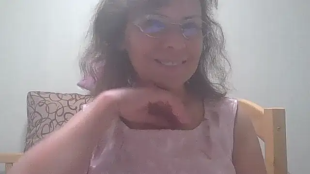 Snapshot of HollyJewel chatting on 09/17/25, 04:08 HollyJewel online show from 09/17/25, 04:08