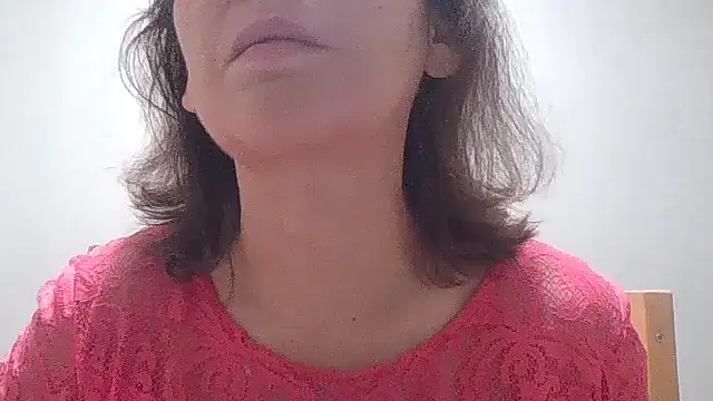 Snapshot of HollyJewel chatting on 10/21/25, 04:19 HollyJewel online show from 10/21/25, 04:19