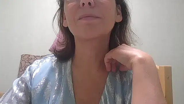 Snapshot of HollyJewel chatting on 10/22/25, 06:51 HollyJewel online show from 10/22/25, 06:51