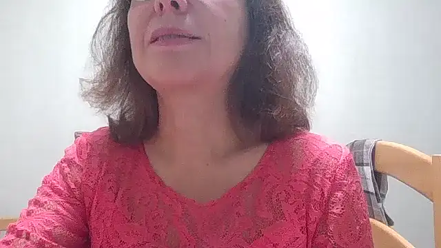 Snapshot of HollyJewel chatting on 10/23/25, 04:50 HollyJewel online show from 10/23/25, 04:50