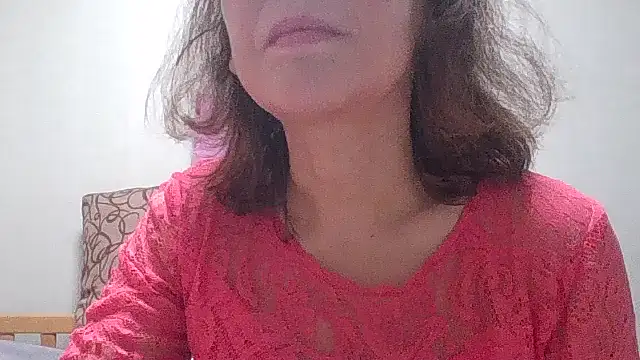 Snapshot of HollyJewel chatting on 10/24/25, 02:24 HollyJewel online show from 10/24/25, 02:24