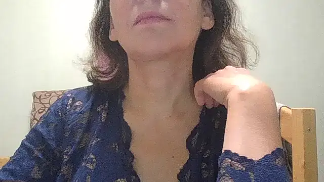 Snapshot of HollyJewel chatting on 10/27/25, 05:06 HollyJewel online show from 10/27/25, 05:06