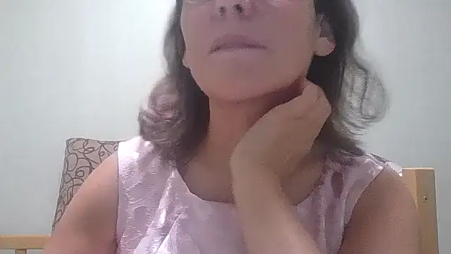 Snapshot of HollyJewel chatting on 10/31/25, 06:53 HollyJewel online show from 10/31/25, 06:53