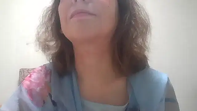 Snapshot of HollyJewel chatting on 11/04/25, 06:07 HollyJewel online show from 11/04/25, 06:07