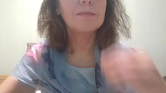 Snapshot of HollyJewel chatting on 11/11/25, 06:52 HollyJewel online show from 11/11/25, 06:52