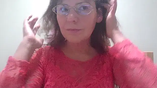 Snapshot of HollyJewel chatting on 11/12/25, 05:13 HollyJewel online show from 11/12/25, 05:13