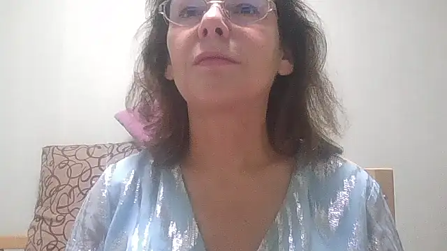 Snapshot of HollyJewel chatting on 11/16/25, 07:08 HollyJewel online show from 11/16/25, 07:08