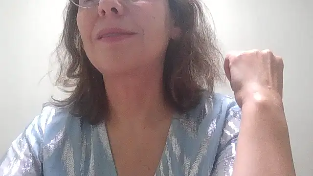 Snapshot of HollyJewel chatting on 11/18/25, 07:07 HollyJewel online show from 11/18/25, 07:07