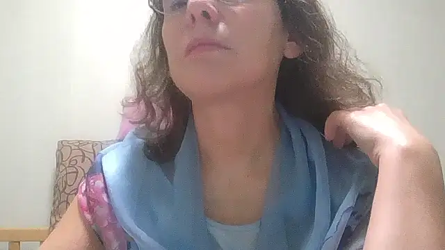 Snapshot of HollyJewel chatting on 11/26/25, 04:41 HollyJewel online show from 11/26/25, 04:41