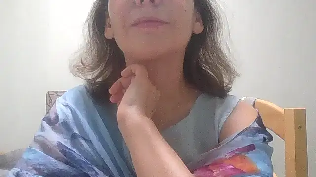 Snapshot of HollyJewel chatting on 12/01/25, 03:39 HollyJewel online show from 12/01/25, 03:39