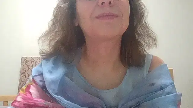 Snapshot of HollyJewel chatting on 12/02/25, 06:47 HollyJewel online show from 12/02/25, 06:47