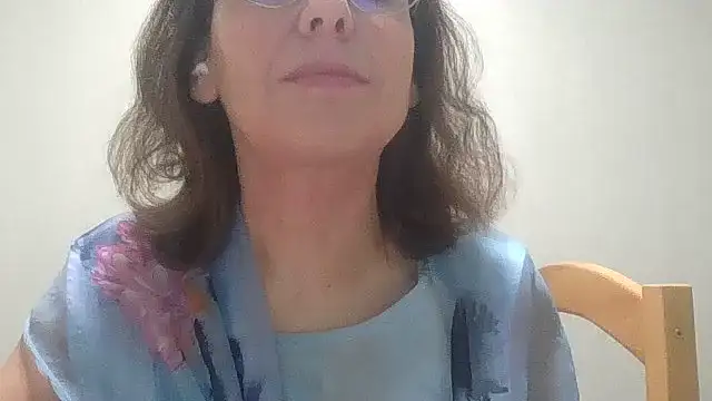 Snapshot of HollyJewel chatting on 12/04/25, 04:48 HollyJewel online show from 12/04/25, 04:48