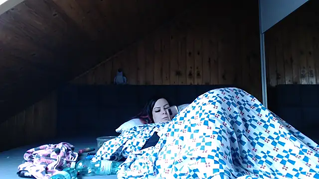 BoeseMoni1998 online show from 10/28/25, 02:31