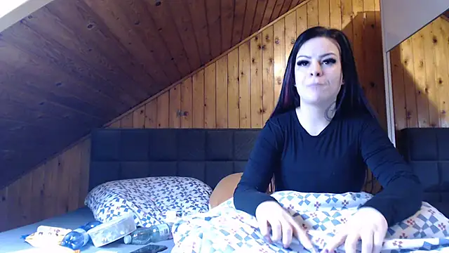 BoeseMoni1998 online show from 11/28/25, 11:02