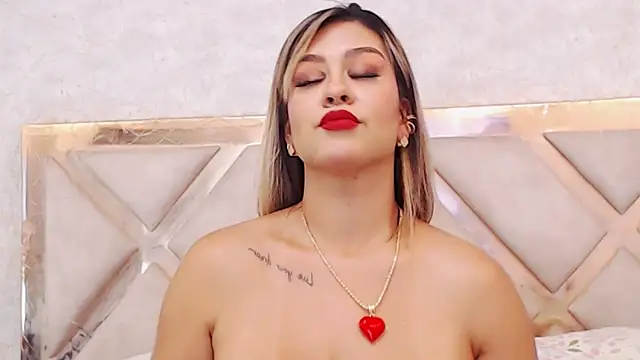 Snapshot of JoannaStanford chatting on 03/11/25, 02:43 JoannaStanford online show from 03/11/25, 02:43