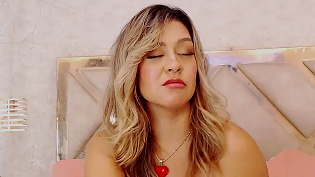 Snapshot of JoannaStanford chatting on 03/15/25, 03:51 JoannaStanford online show from 03/15/25, 03:51