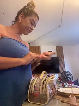 Snapshot of JoannaStanford chatting on 10/24/25, 10:06 JoannaStanford online show from 10/24/25, 10:06