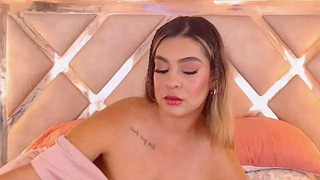 Snapshot of JoannaStanford chatting on 11/14/25, 09:13 JoannaStanford online show from 11/14/25, 09:13