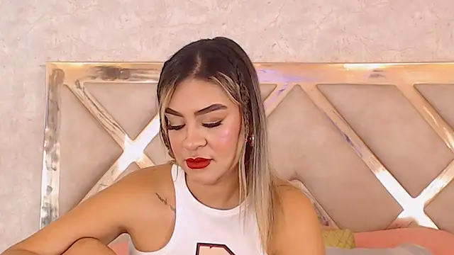 Snapshot of JoannaStanford chatting on 11/15/25, 12:56 JoannaStanford online show from 11/15/25, 12:56