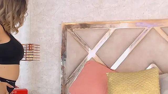 Snapshot of JoannaStanford chatting on 11/18/25, 01:44 JoannaStanford online show from 11/18/25, 01:44