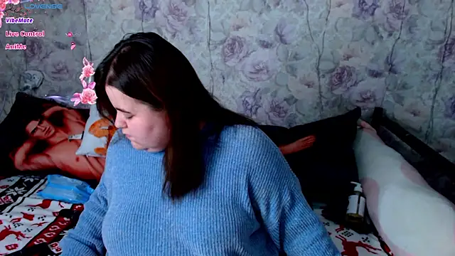 Snapshot of Estelle_Hicks chatting on 12/14/24, 06:20 Estelle Hicks online show from 12/14/24, 06:20