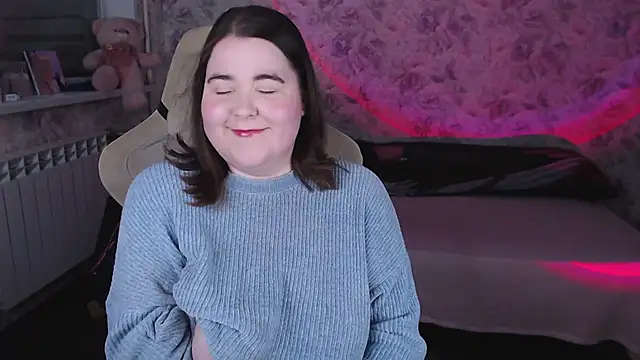 Estelle Hicks online show from 04/10/26, 06:45