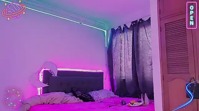 Snapshot of LittleEmmaa chatting on 12/01/24, 04:29 LittleEmmaa online show from 12/01/24, 04:29