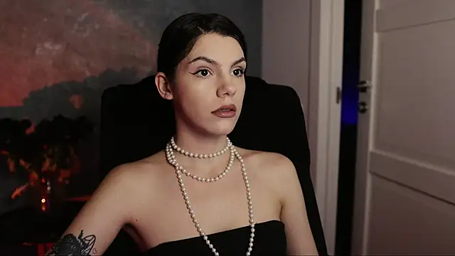 Snapshot of mistress__rochelle chatting on 03/04/25, 10:05 mistress  rochelle online show from 03/04/25, 10:05