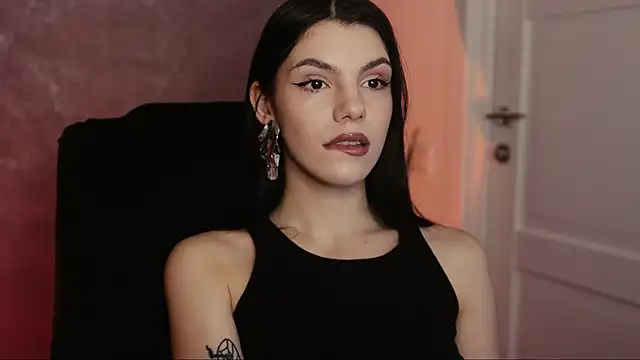 Snapshot of mistress__rochelle chatting on 03/21/25, 10:39 mistress  rochelle online show from 03/21/25, 10:39