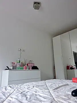 Emily Posh online show from 09/25/25, 11:25