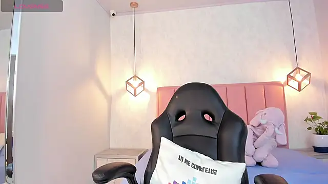 SUNNYCYRUS online show from 02/12/25, 12:33