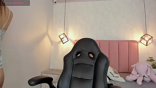 SUNNYCYRUS online show from 02/18/25, 07:41