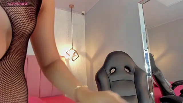 SUNNYCYRUS online show from 10/22/25, 12:38